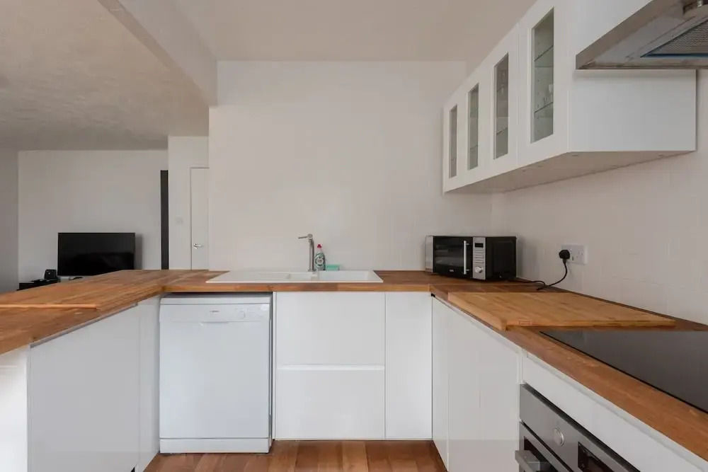Lovely Landed Home near Wimbledon, sleeps 4