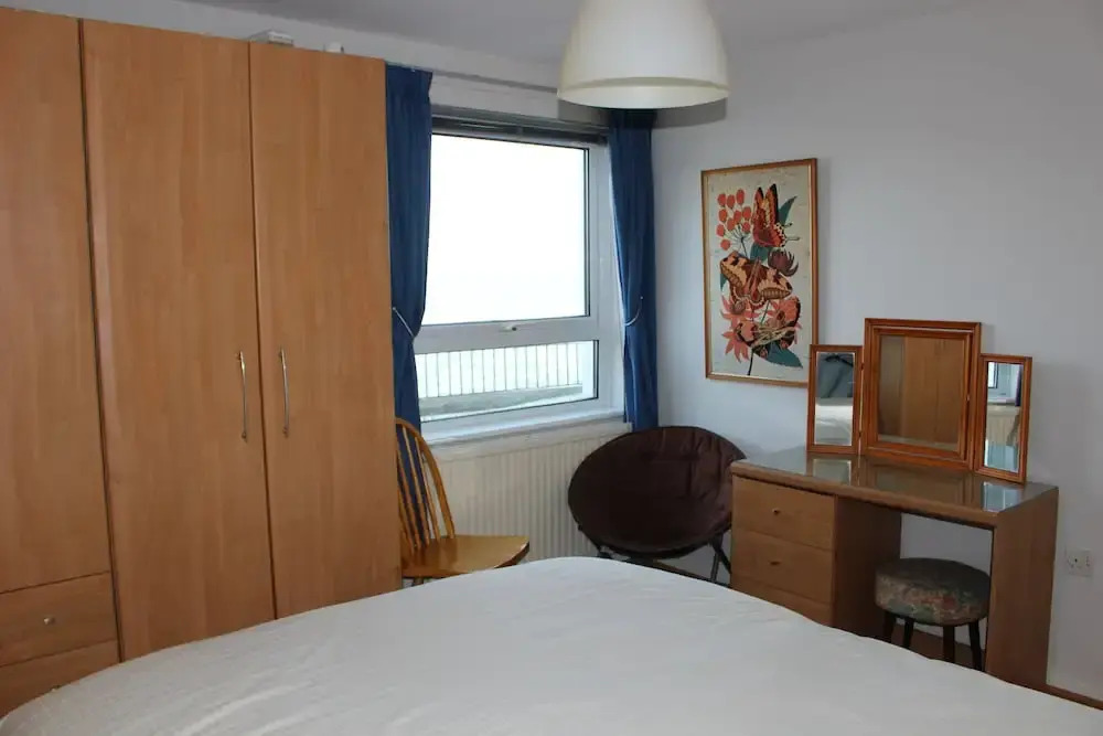 1 Quayside Court - 3 bedroomed ground floor apartment with sea views