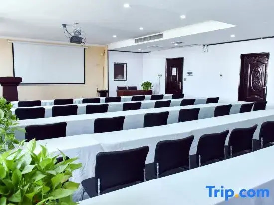 Huayi Select Hotel (Xihua Qinghua Road Branch)