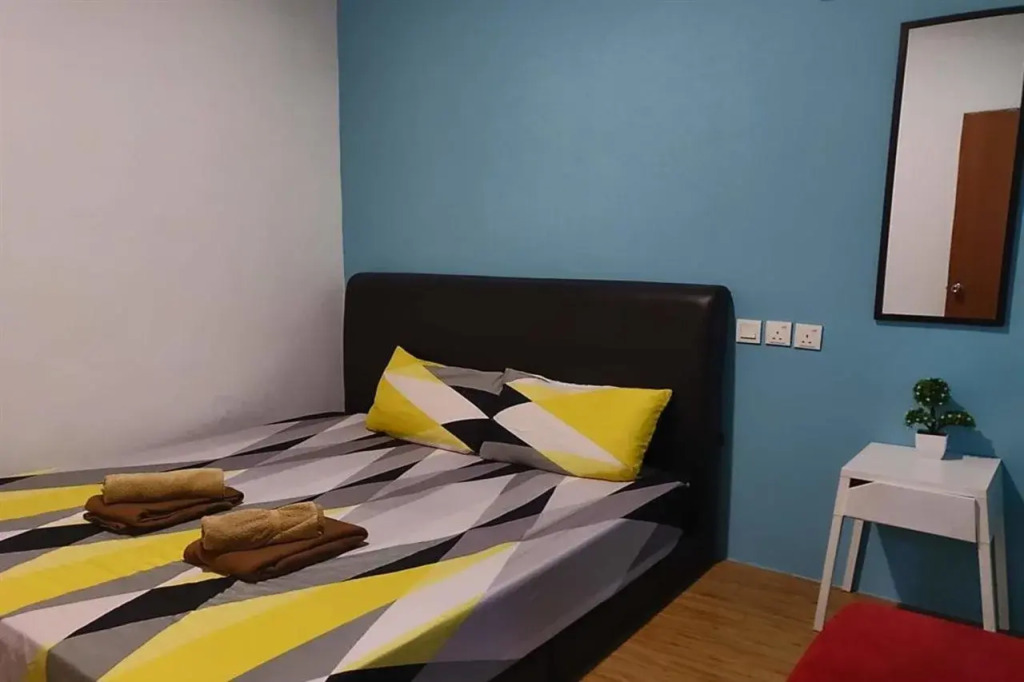 SPOT ON 90236 Zigzag Travellers Home - Hostel