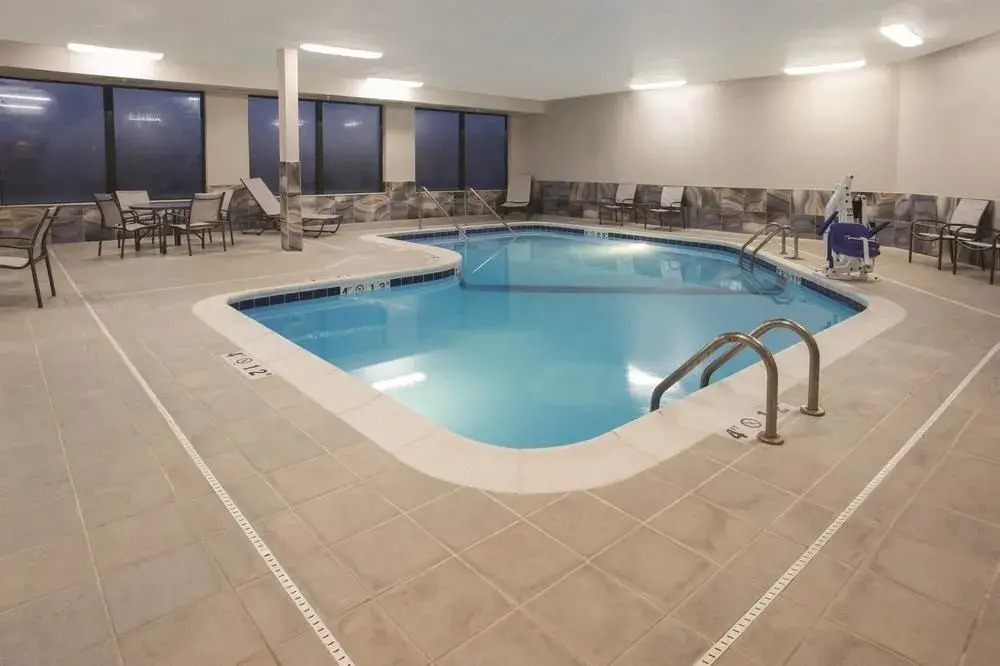 La Quinta Inn & Suits by Wyndham Pontoon Beach IL