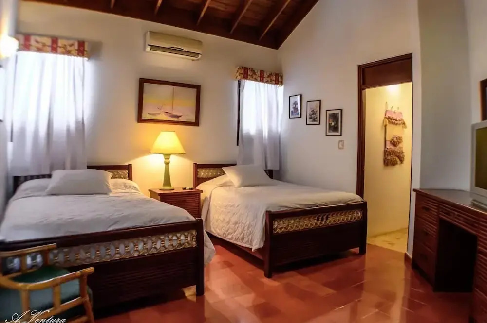 Walking Distance to the Beach No6320