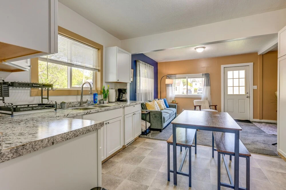 Cozy Home w/ Backyard ~ 3 Mi to Downtown Saginaw!