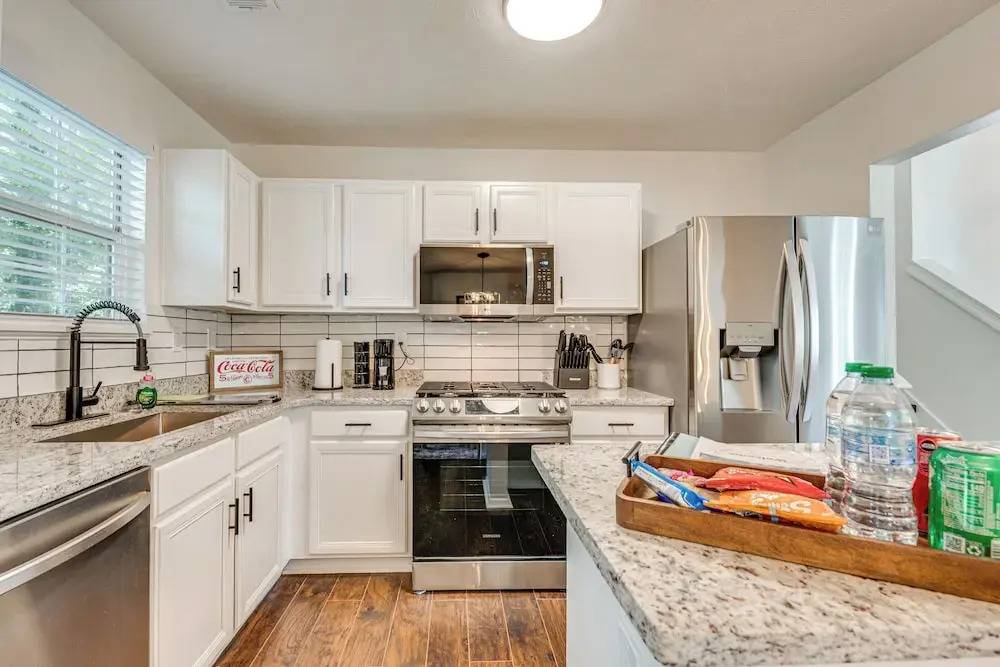 7 Mi to Dtwn Atl: Upscale Family Home w/ Balcony