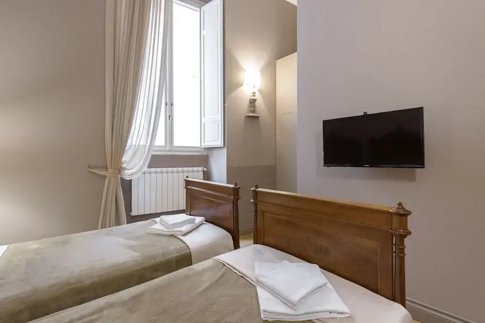 Travel & Stay - Navona 2