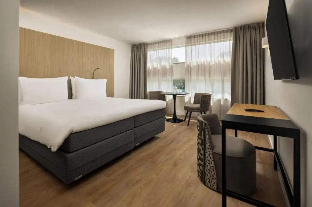 Golden Tulip Amsterdam Art
