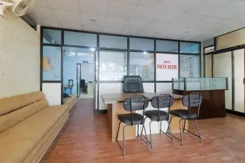 OYO 27659 Hotel Focus Elite