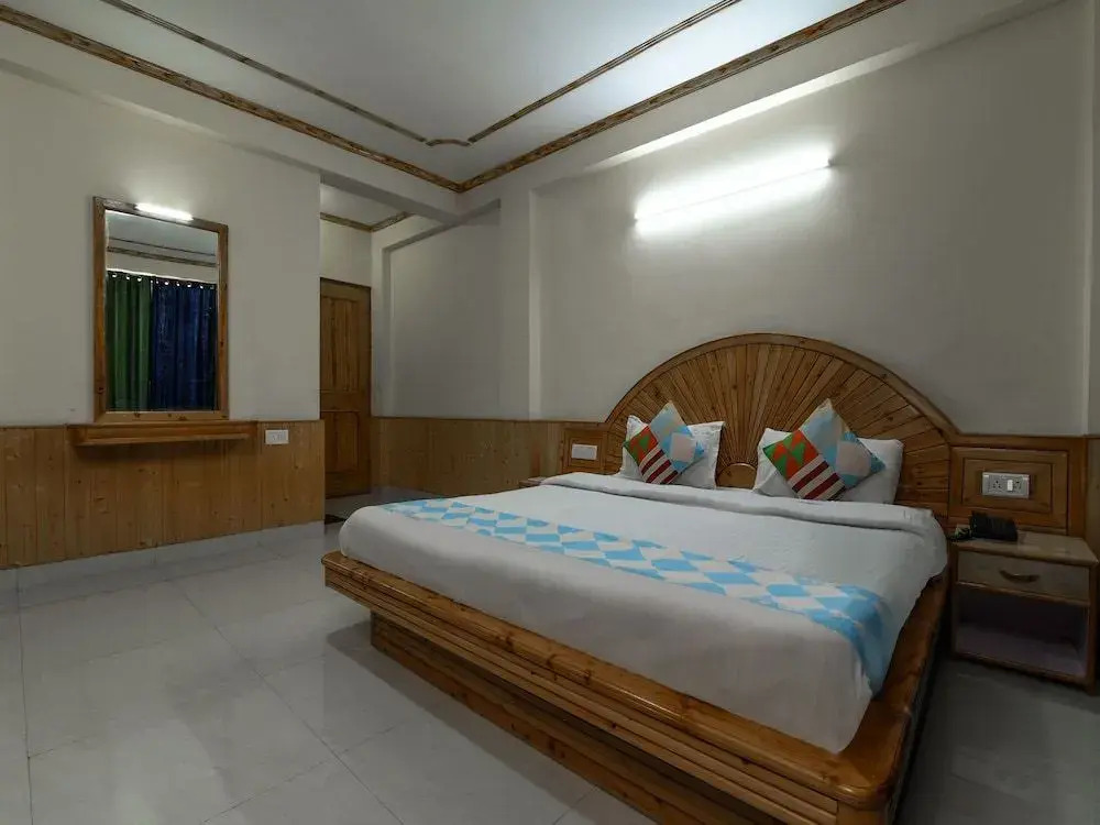 OYO Home 15841 Serene Mountain View Studio