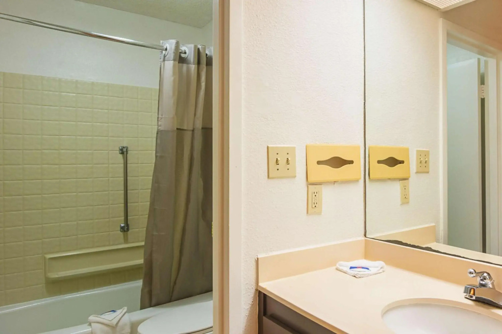 Motel 6-Newnan, GA
