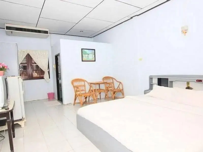 Rosthip Thani Resort(รสทิพย์ธานี รีสอร์ท)