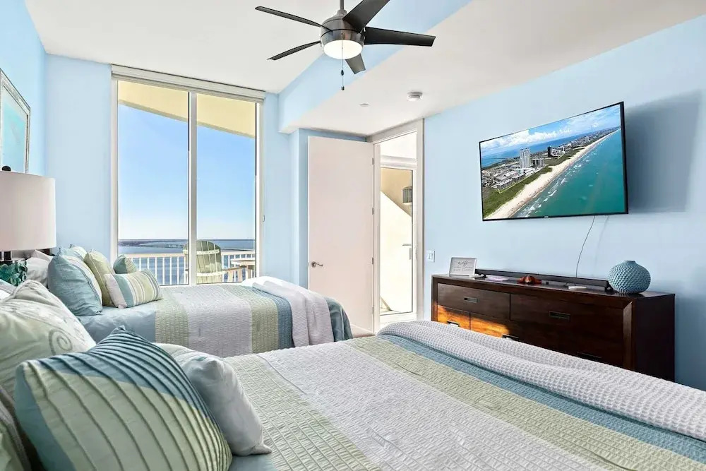 Sapphire Beach - Breathtaking 26th Floor Views 3 Bedroom Apts