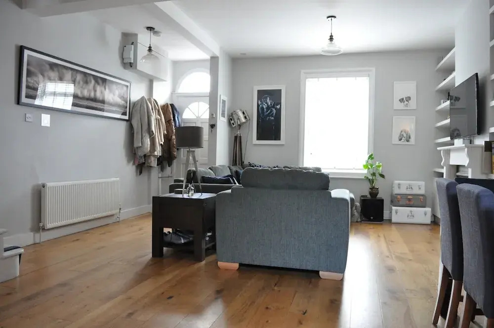 Modern 2 Bedroom House With Patio in Battersea