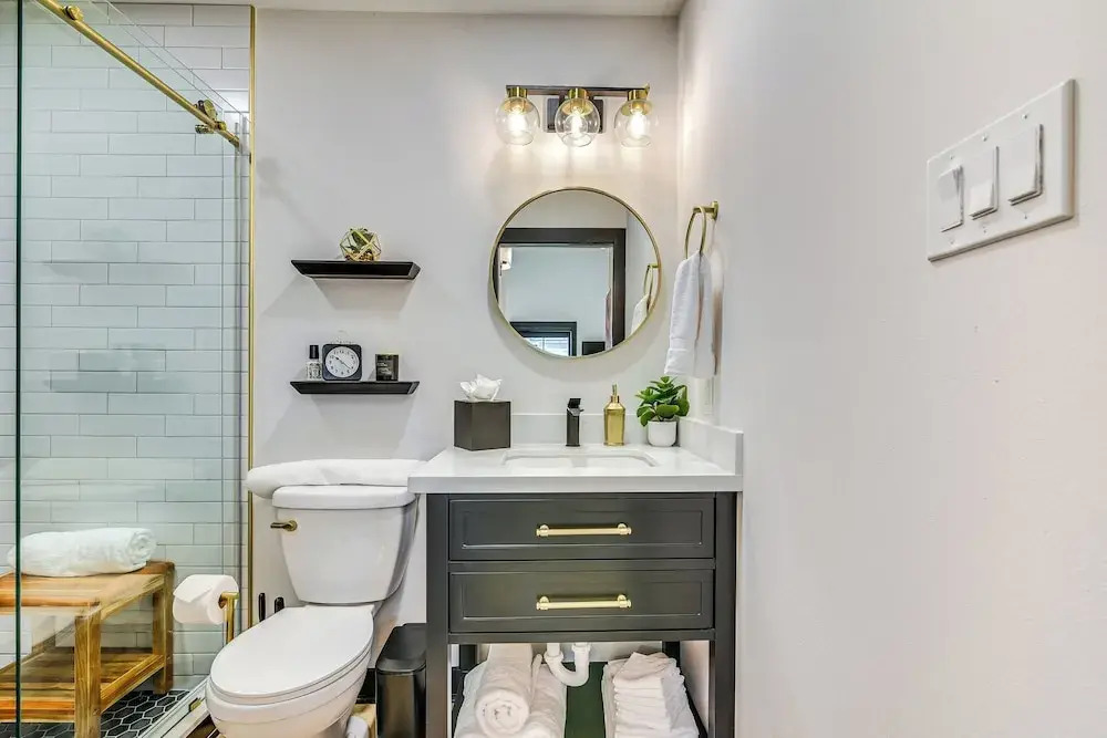 Walk to Shops & Restaurants: Chic Galveston Studio