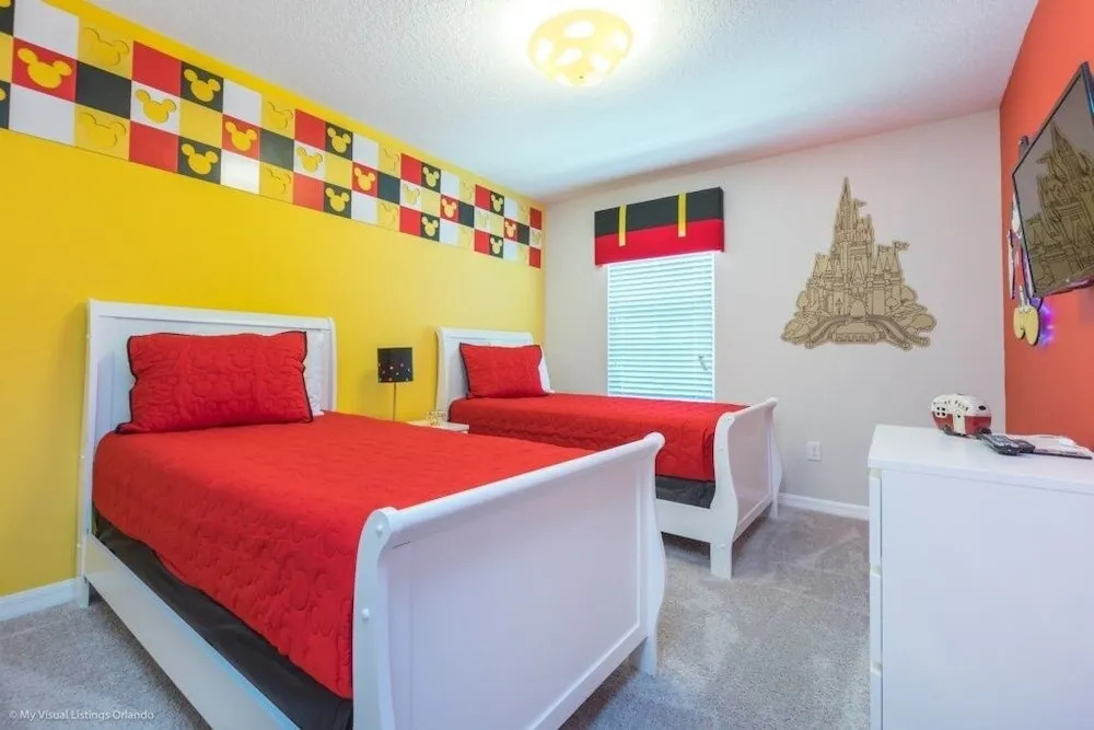 Orlando Newest Resort Community Town Home 5 Bedroom Townhouse by RedAwning