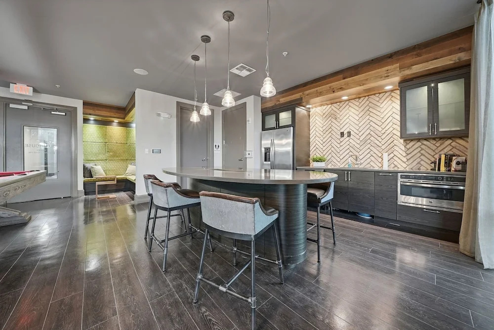 Chic 2BR w Pool Pet-friendly Unit 14