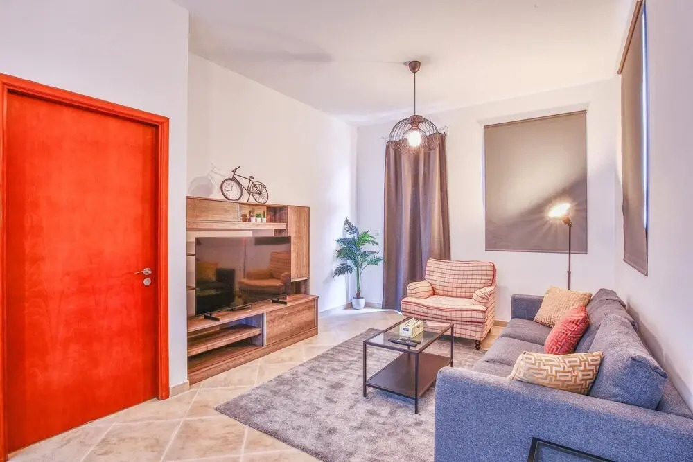 1 BR w Pool Motor-sport Themed apt