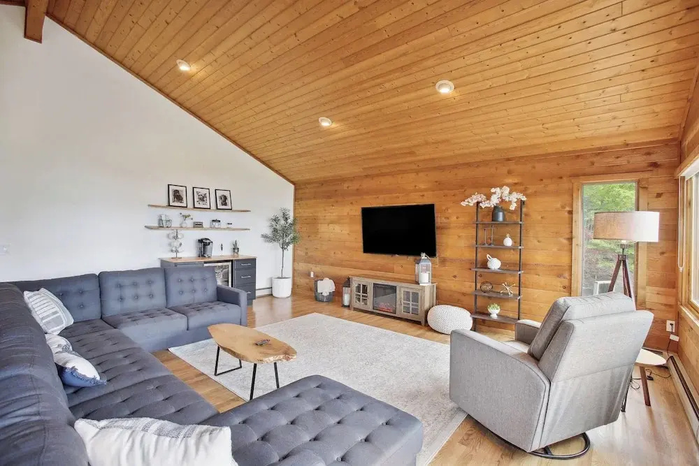 Crystal Lake Vacation Rental, 3 Mi to Betsie River