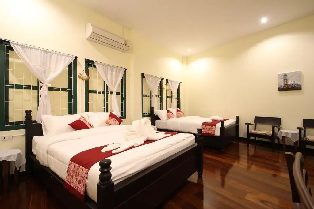 Srisomboon Hostel