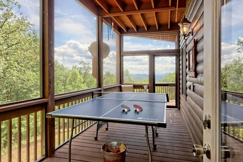 Spacious 'eagle's View' Luxury Cabin w/ Views