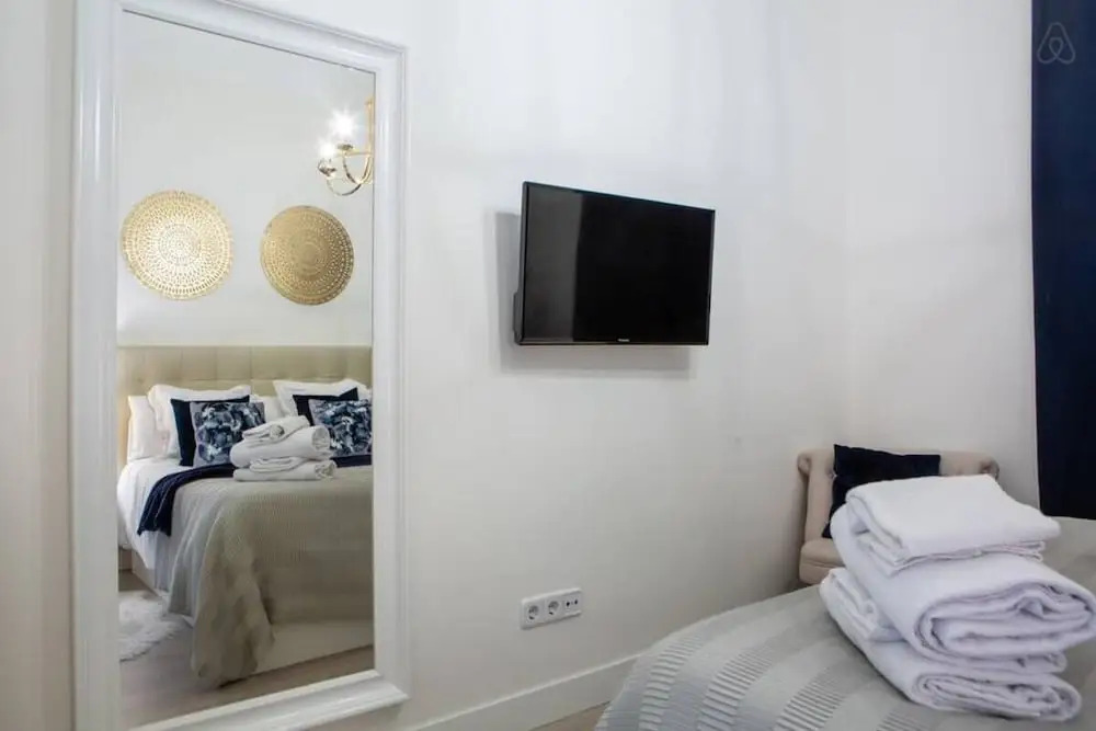 Sophisticated 3bed W/balcony 2min to Tube