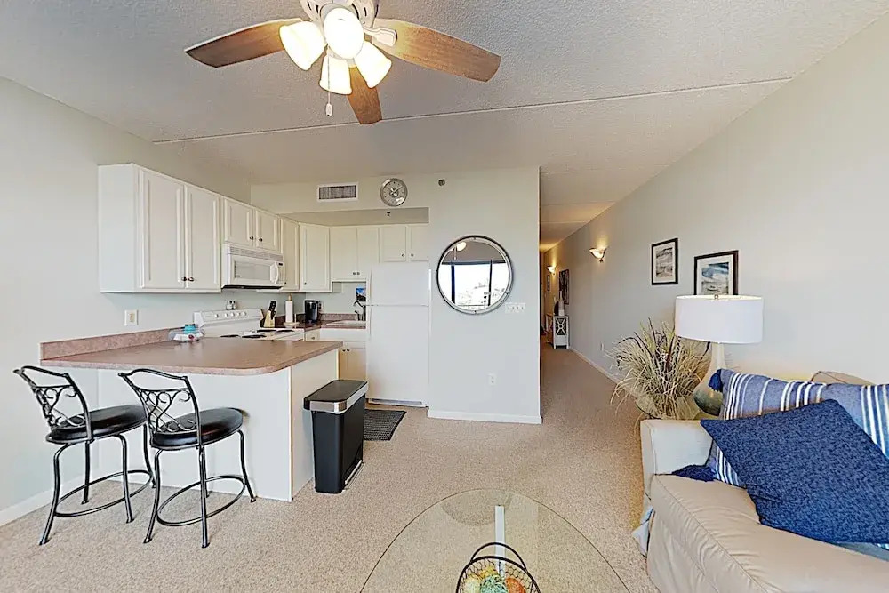 New Listing! Downtown Riverfront W/ Balcony 1 Bedroom Condo