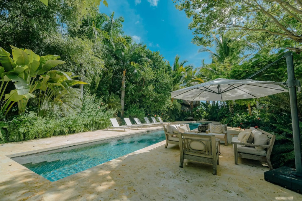 One-of-a-kind Villa With Open Spaces and Amazing Views in Luxury Beach Resort