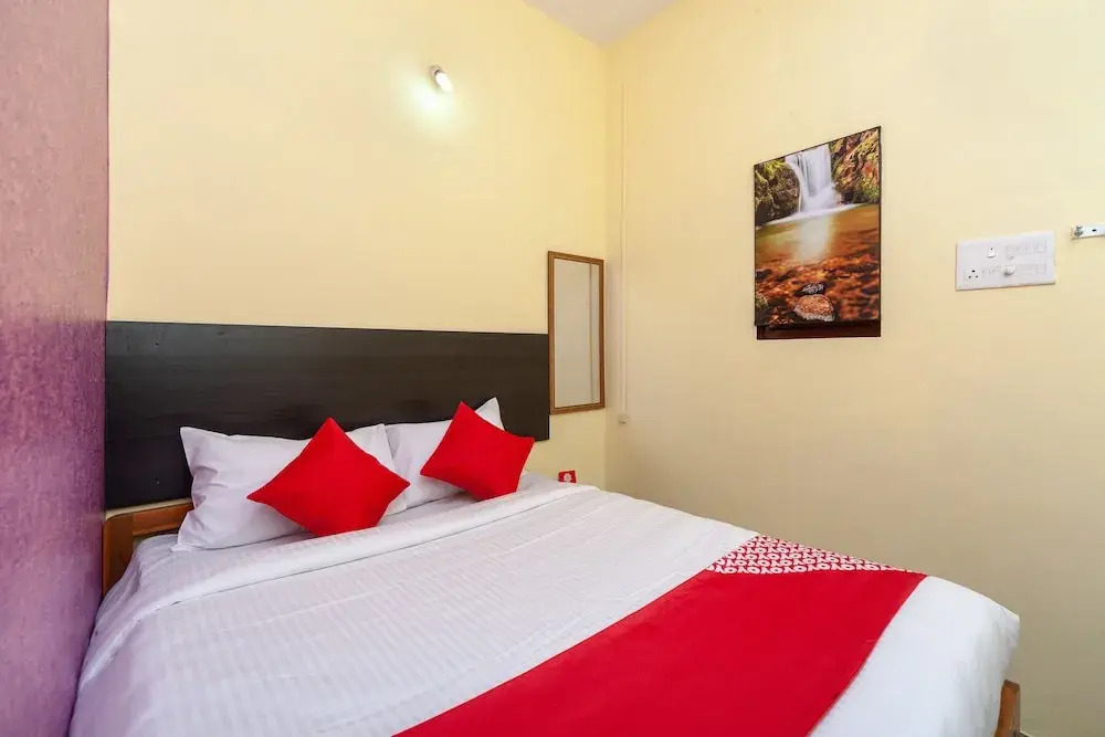 OYO 24898 Senthur Murugan Residency