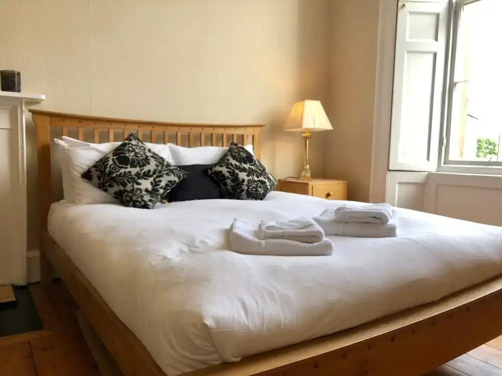 4 Bedroom Georgian Flat In New Town