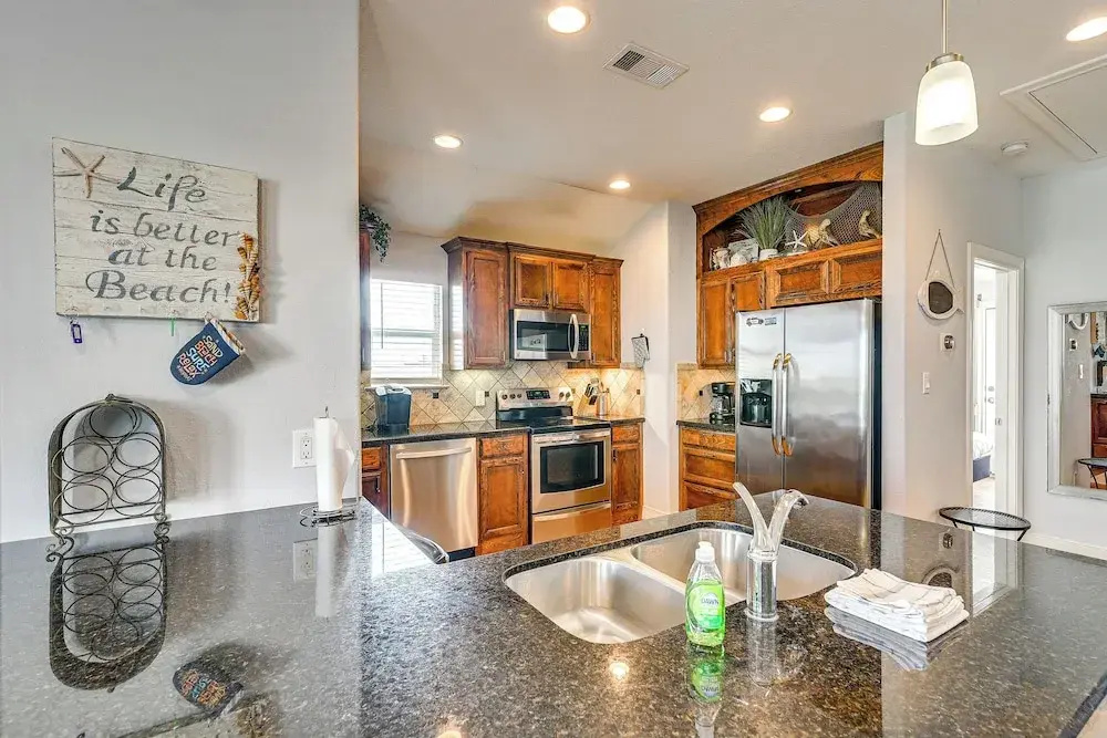 Golf Cart, Pool Access! Beach-walk Galveston Haven