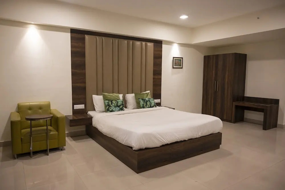 FabHotel Xen Suites