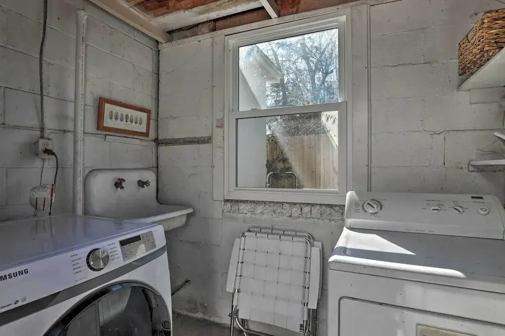 Chic Charleston Home - Half Mile to Park Circle!