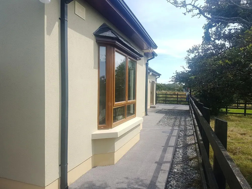 White Thorn House