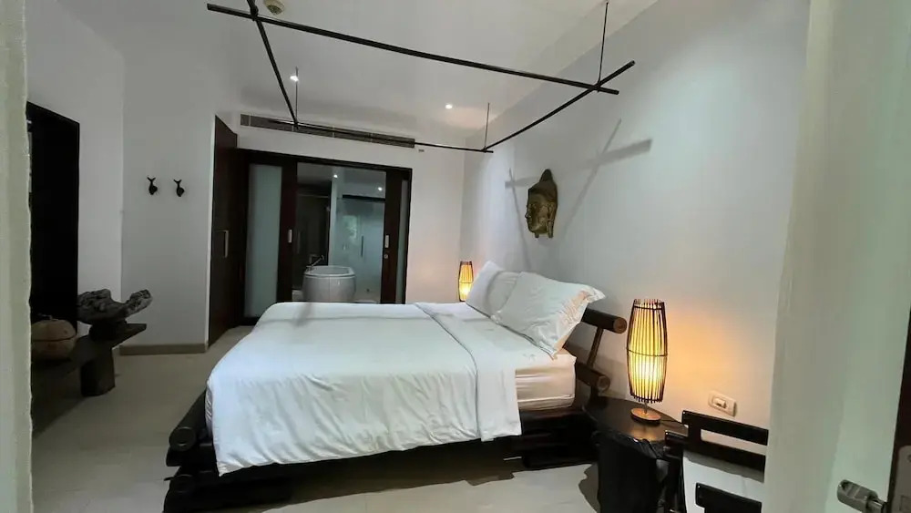 Beachfront and Pool 2 BR Apt- Celeena 870