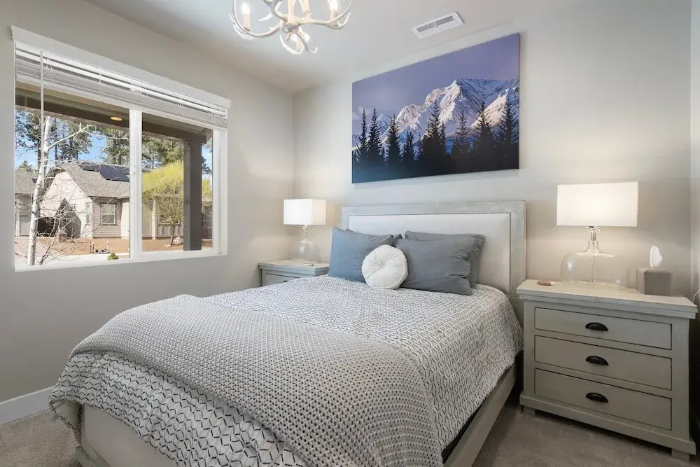 NEW Alamo Alpine Retreat Sleeps 11 3 Showers