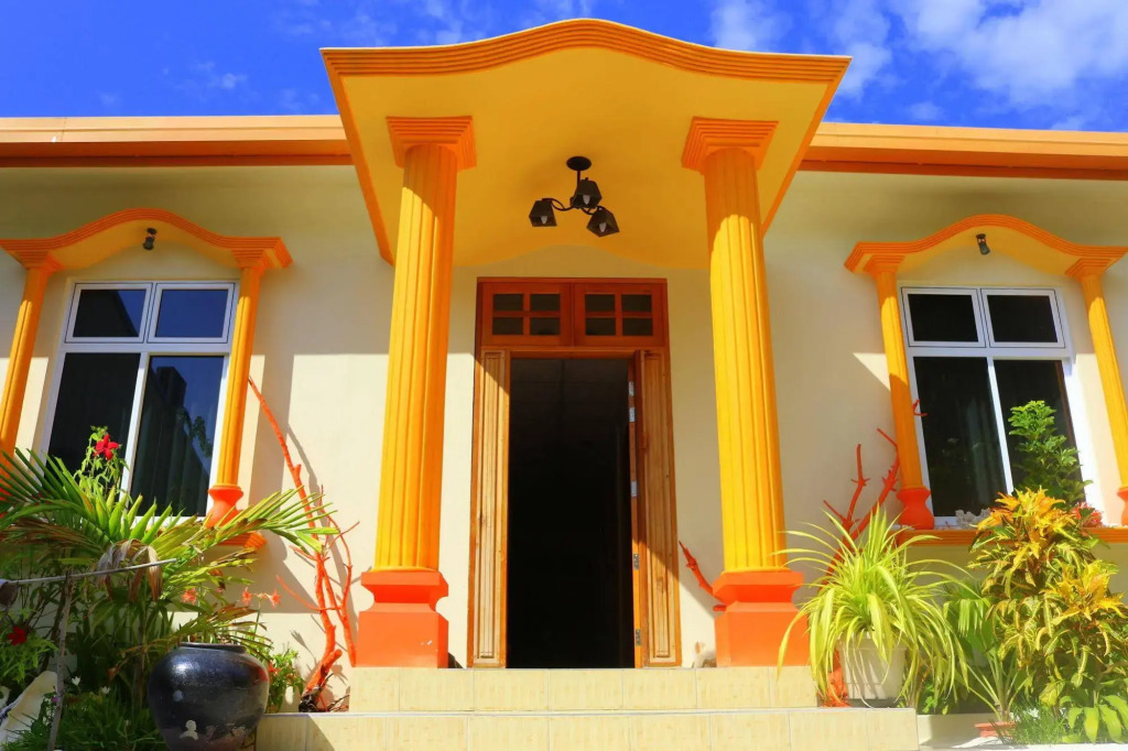 Ras Beach Inn