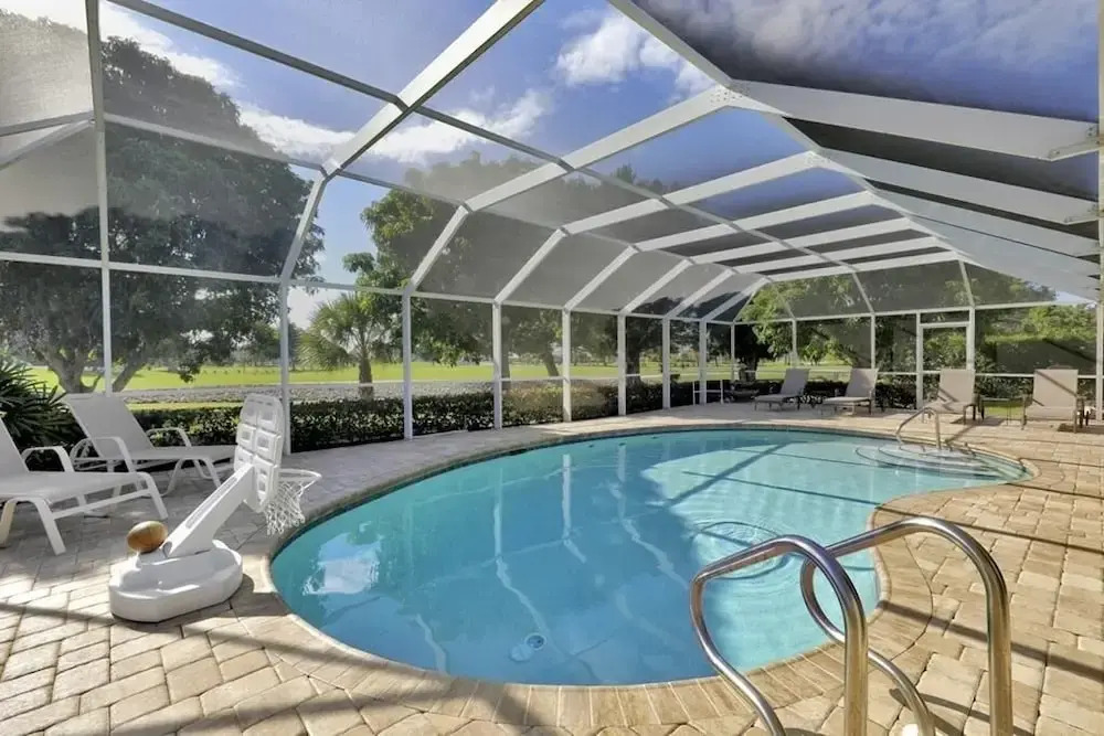 Nassau Home #63930 4 Bedrooms 3 Bathrooms Home