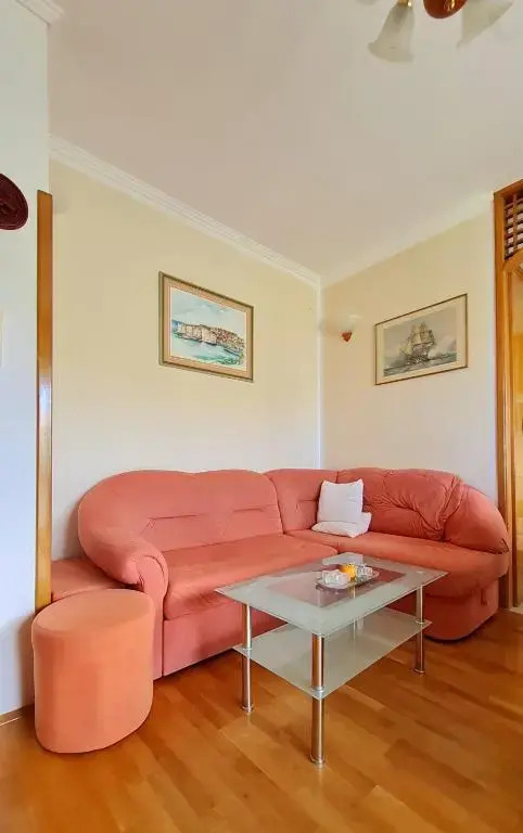 Apartments Crljen