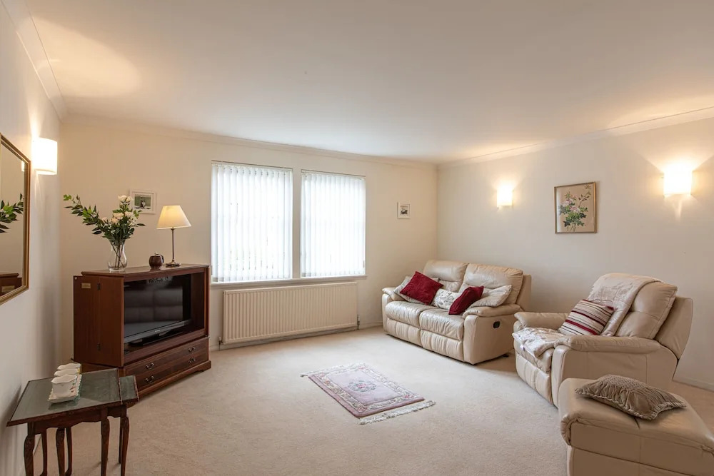 Cults Court Apartment