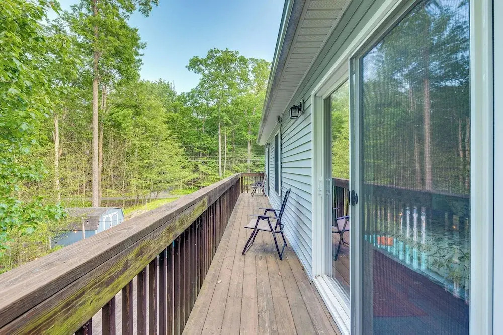 Private Hot Tub + Lake Access: Poconos Escape
