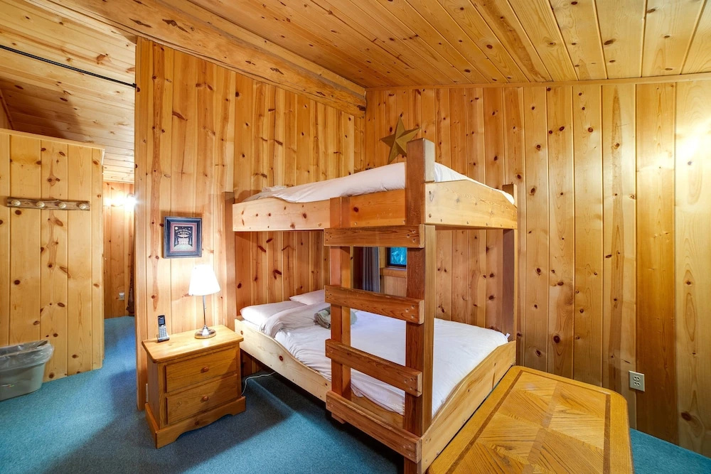 10SL - Real Log Cabin - WiFi - SLEEPS-8