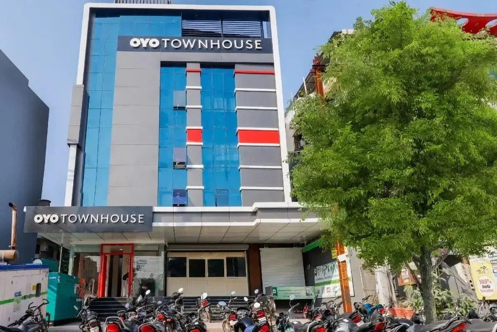325 South Tukoganj by Oyo Rooms