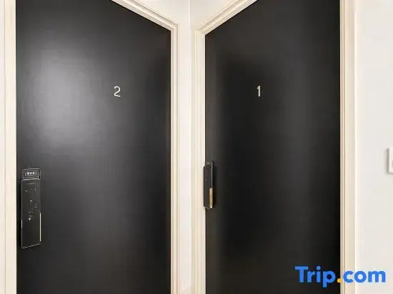 Twin Galaxy Residence w Balcony nr KSL by Ourstay