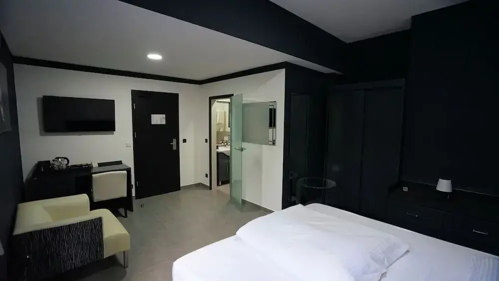 Tibet Hotel am Airport
