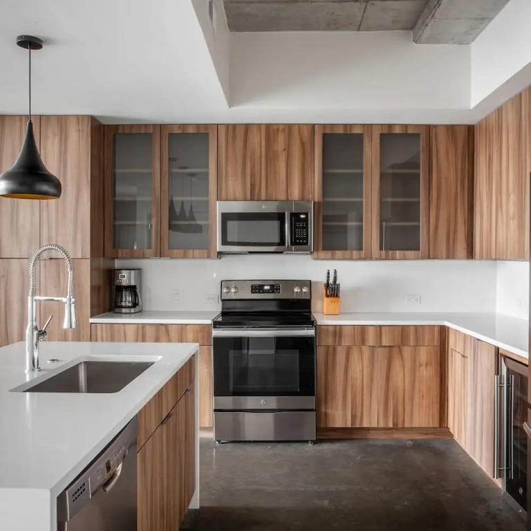 Kasa Spacious Balcony Ideal for Both Short Long Stays 2nd Street