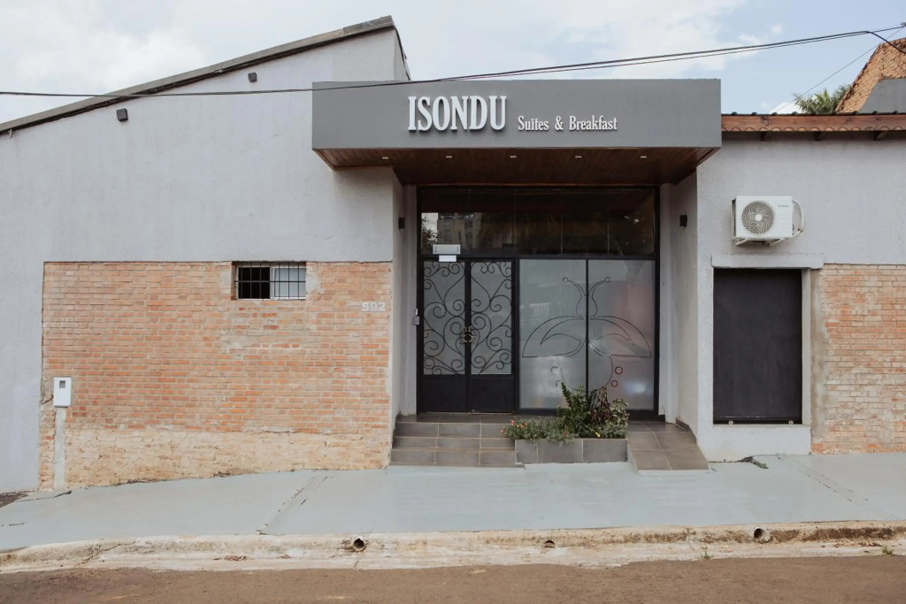 ISONDU Suites & Breakfast
