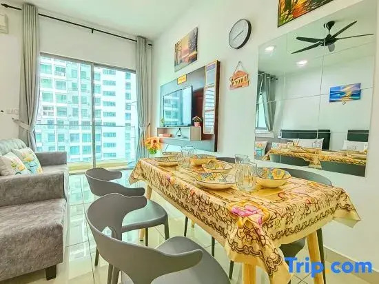 Spacious Cybersquare Ensuite with Pool View #CS8