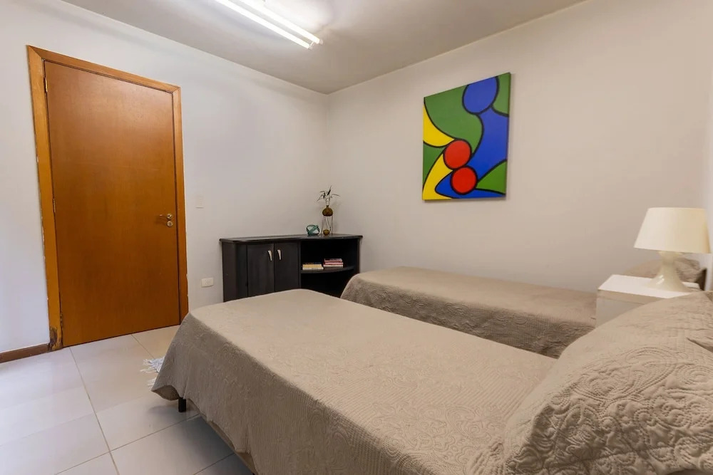 Casa ampla com piscina e churrasqueira