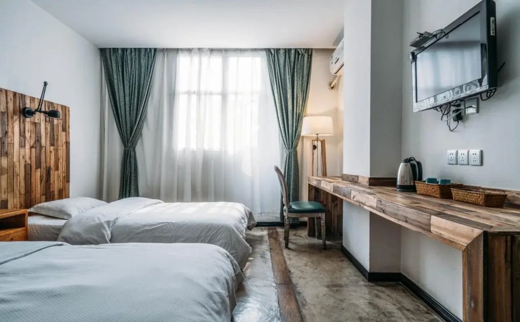 SONDERIA Lazybones Hostel