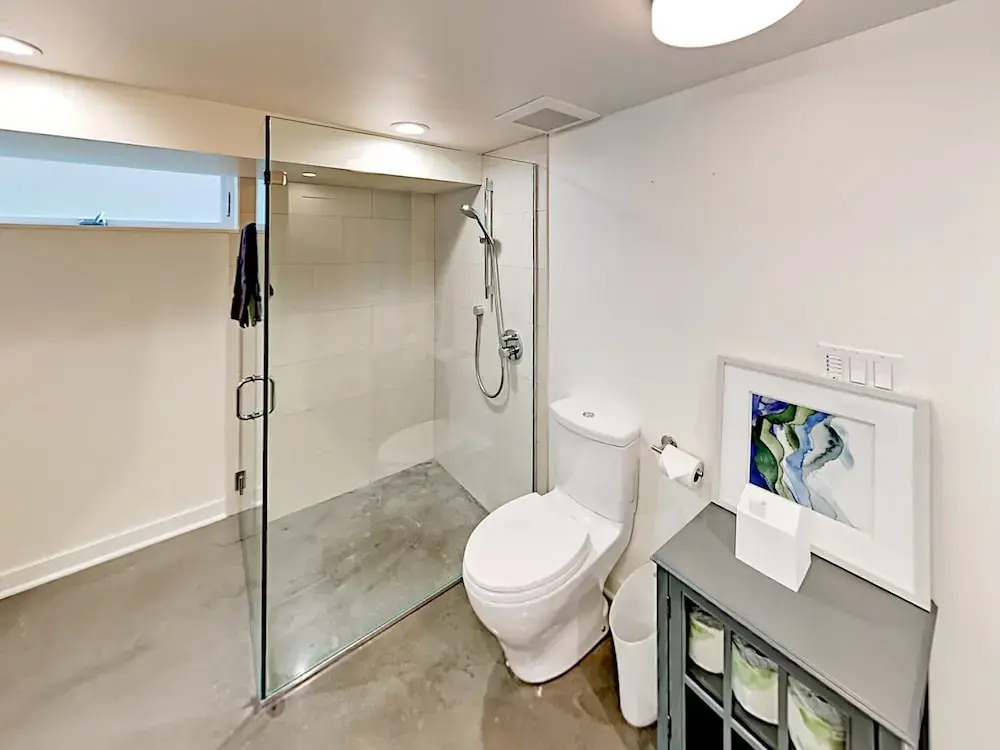 Chic Seattle Queen Anne  W/view 3 Bedroom Home