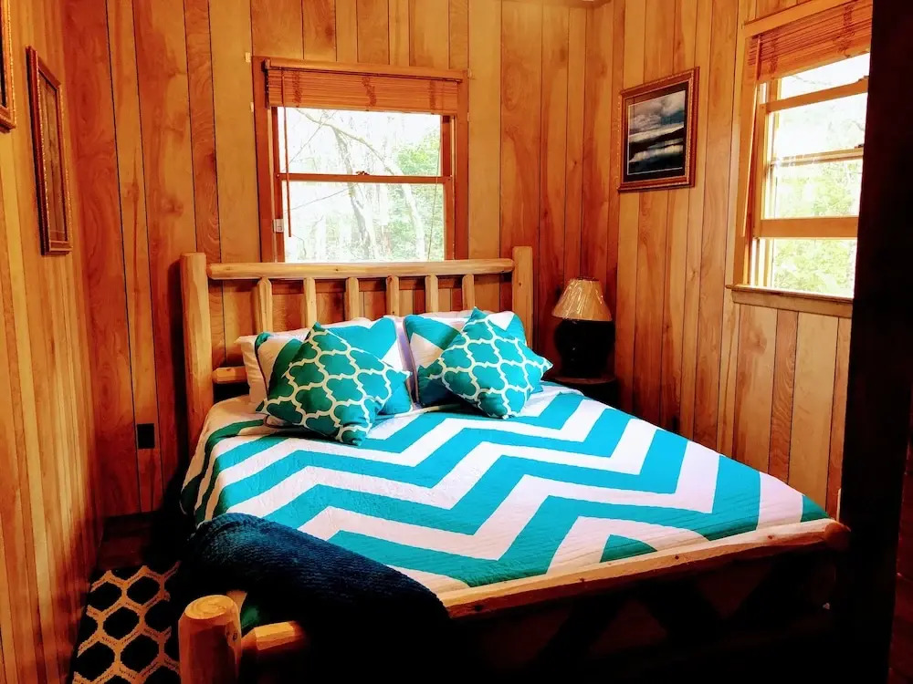 Bear With Us - Two Bedroom Cabin